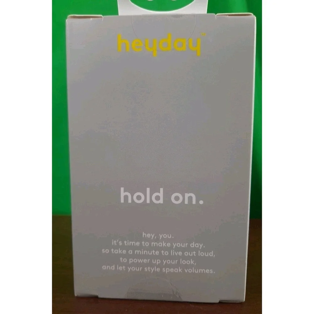 NIB Heyday Silicone‎ Apple Airtag Holder & Keychain - Mist Yellow - Mfg Sealed
